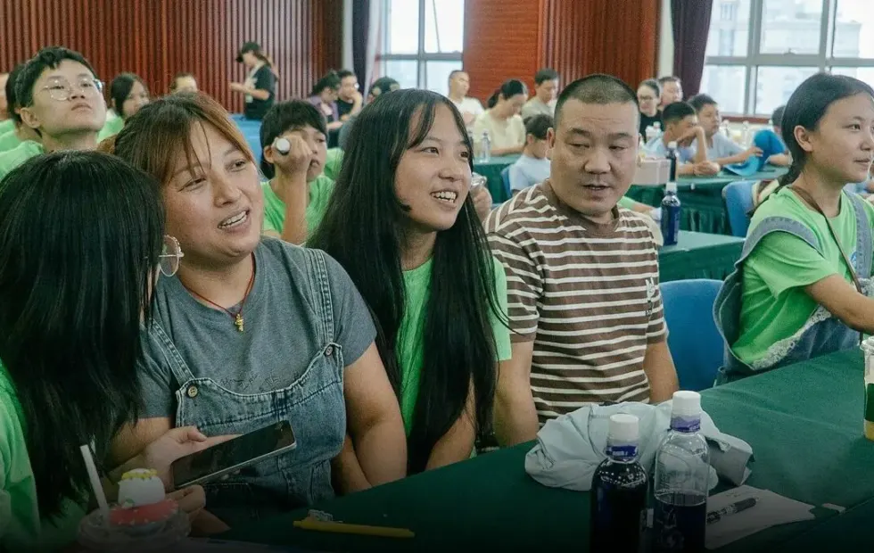 Hành trình tìm câu trả lời ‘sao bố mẹ đi mãi’ của ba chị em