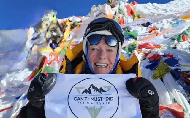 Vượt nỗi đau mất chồng, thành người già nhất chinh phục Everest