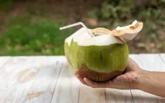 Cô gái suýt mất mạng vì uống 1 lít nước dừa mỗi ngày để giảm béo