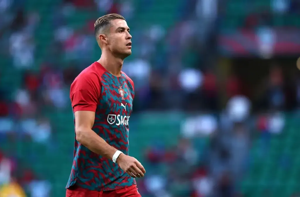 Hình minh họa: LĐBĐ Bồ Đào Nha phạt Ronaldo 286 USD, đình chỉ thi đấu 30 ngày