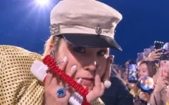 BigBang quỳ gối cảm ơn khán giả