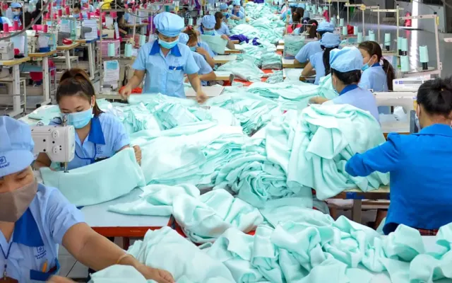 Công ty may 50 năm tuổi tiếp tục lỗ nặng