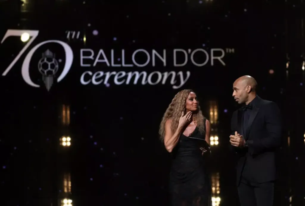 Hình minh họa: Thierry Henry đáp trả chỉ trích về cách dẫn gala Quả Bóng Vàng