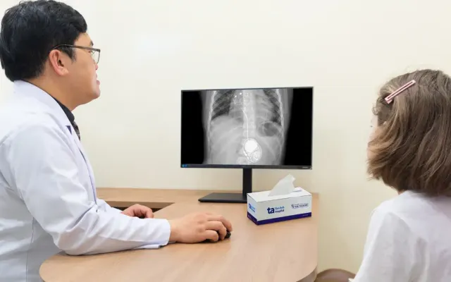 Thay máy tạo nhịp tim cho bé gái 8 tuổi