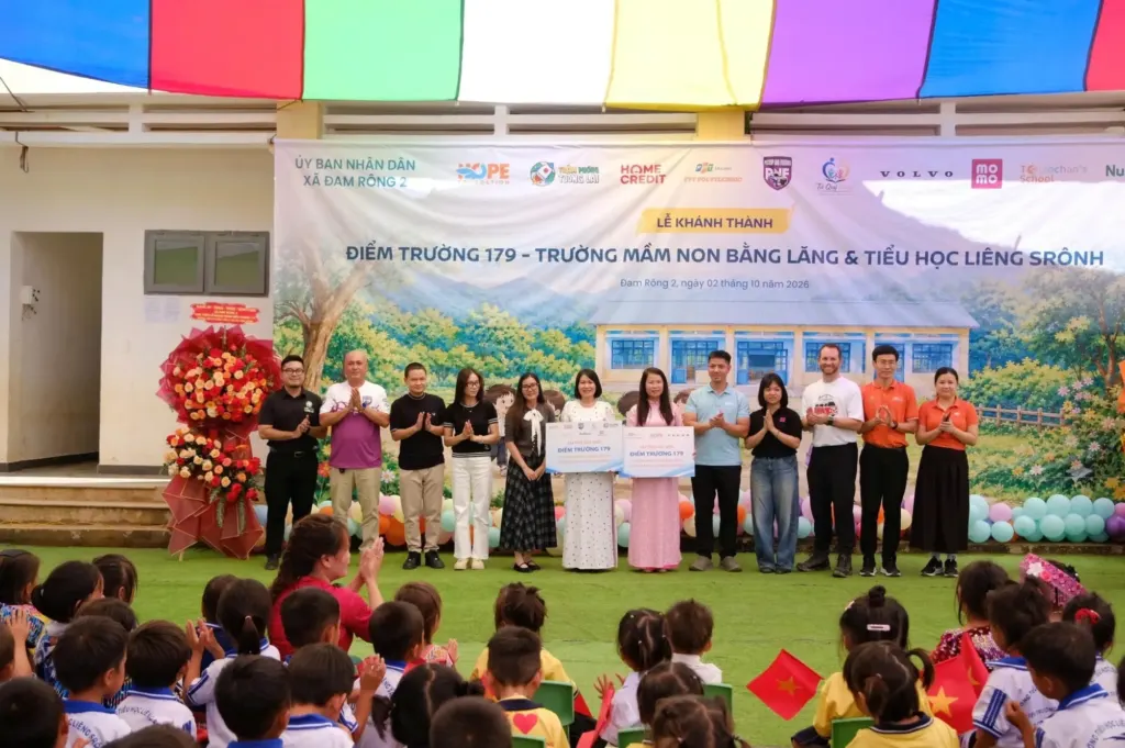 Hình minh họa: Home Credit hỗ trợ xây hai phòng học cho học sinh Lâm Đồng