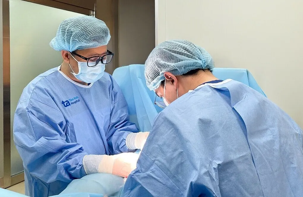 Hình minh họa: Cấy đá phong thủy vào vùng kín ‘cầu có con’