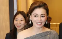 Hoàng hậu Thái Lan diện phong cách sang trọng thầm lặng
