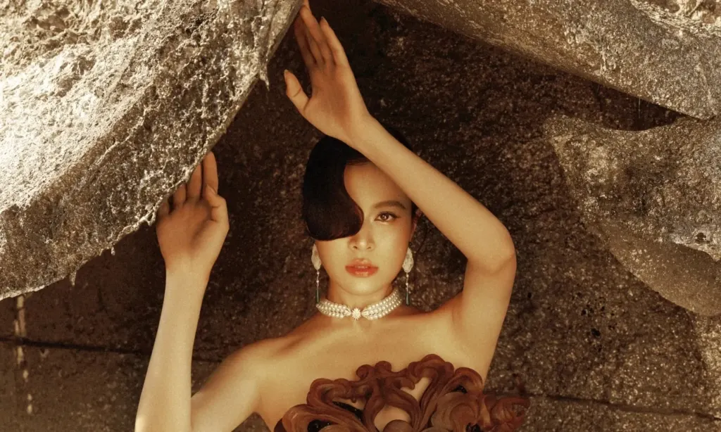 Hình minh họa: MV ‘Thầy dùi’ của Hoàng Thùy Linh gây chú ý