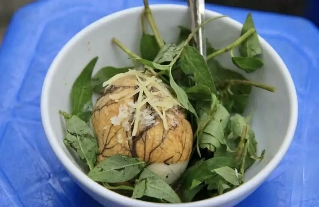 Hình minh họa: Bà bầu có nên ăn trứng vịt lộn?