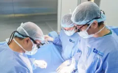 Bé gái 27 ngày tuổi thoát vị bẹn hai bên