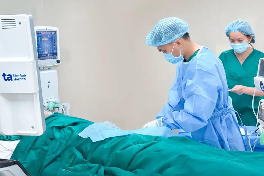 Hình minh họa: Cụ bà sốc nhiễm khuẩn, suy hô hấp