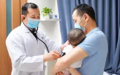 5 việc cần làm ngay khi trẻ tiếp xúc với người mắc não mô cầu
