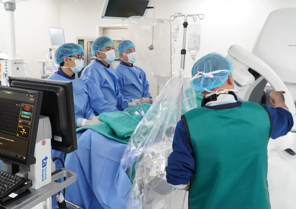Hình minh họa: Bít lỗ thông tim cho bé gái 4 tuổi