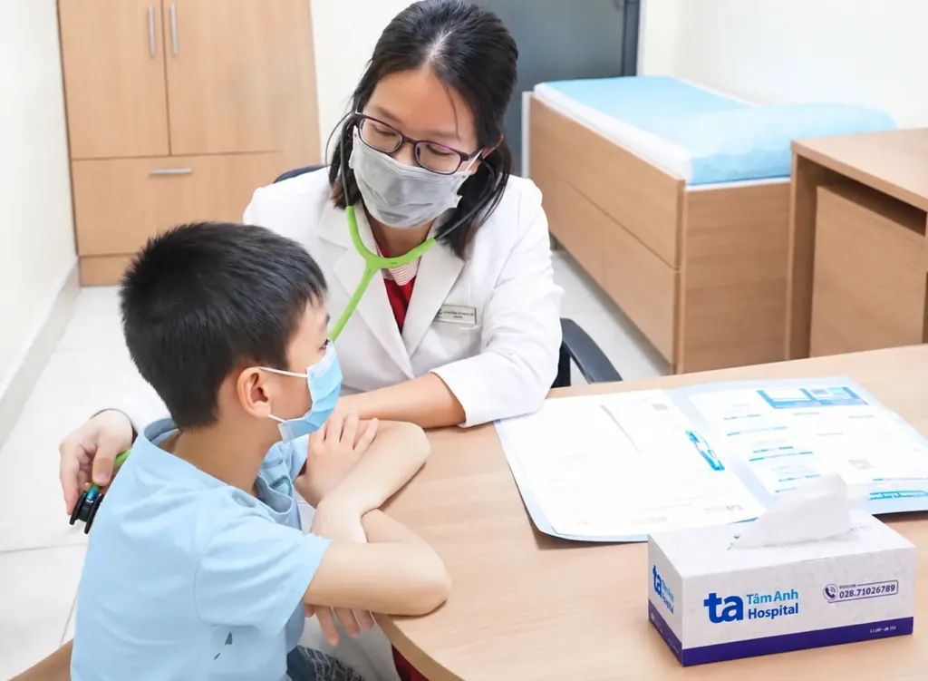 Hình minh họa: 4 dấu hiệu nhiễm não mô cầu dễ nhầm bệnh thông thường