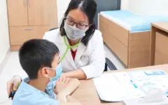 4 dấu hiệu nhiễm não mô cầu dễ nhầm bệnh thông thường