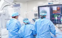 Thông mạch máu nuôi tim cụ bà 90 tuổi