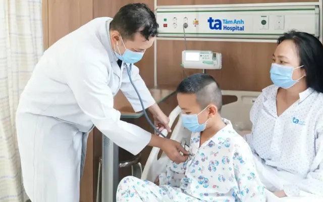Hai mẹ con cùng mắc cúm A