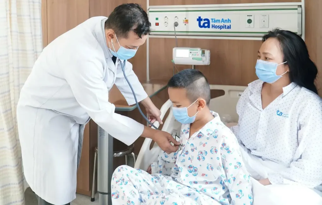 Hình minh họa: Hai mẹ con cùng mắc cúm A