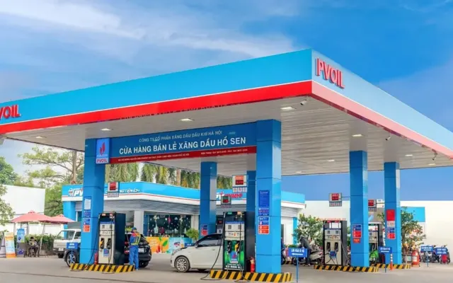 PVOIL gia hạn chương trình giảm giá xăng dầu đến ngày 29/10