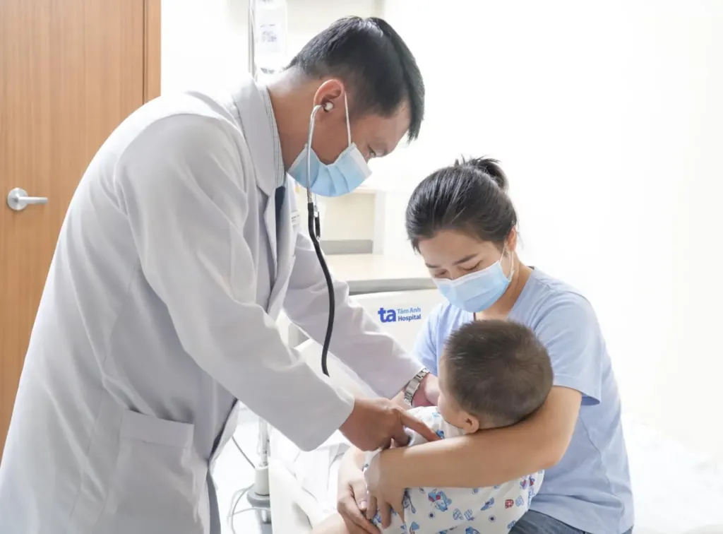 Hình minh họa: Các dấu hiệu viêm phổi ở trẻ dễ nhầm bệnh khác