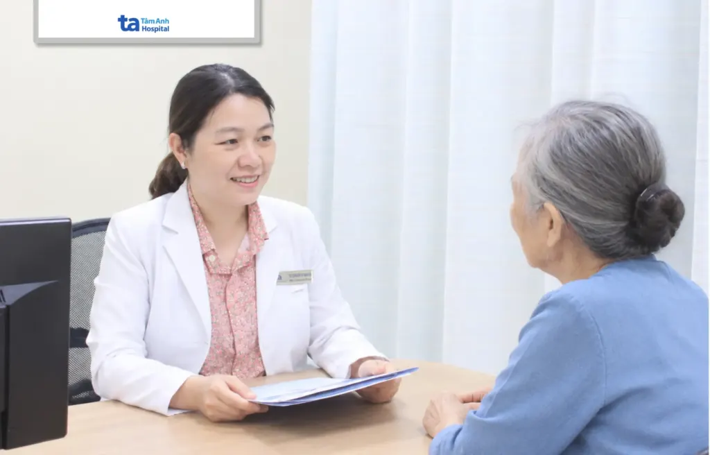 Hình minh họa: Sau mãn kinh có mắc bệnh phụ khoa?