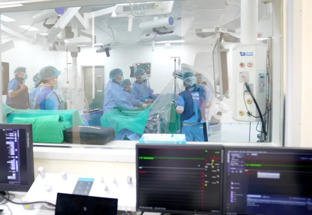 Hình minh họa: Bé gái ba tuổi mắc dị tật động mạch