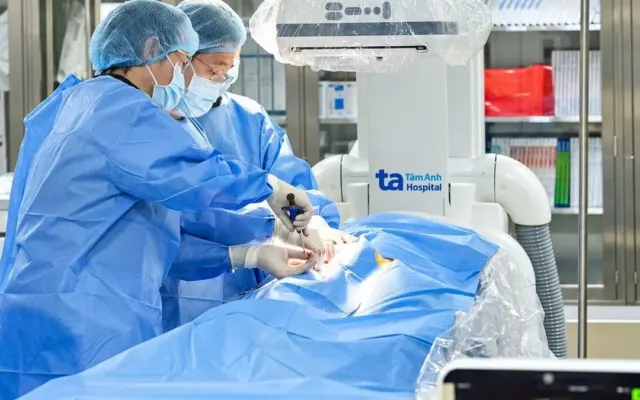 Huyết khối gây tắc tĩnh mạch chân người phụ nữ