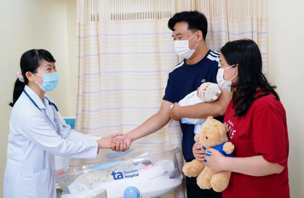 Hình minh họa: Mẹ tiền sản giật, song thai sinh non