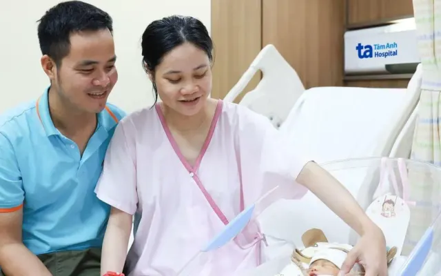 Nhau bong non, thai phụ sinh mổ khẩn cấp