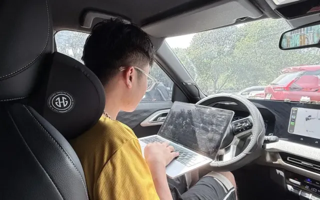 Nỗi sợ ‘bị réo tên giao việc’ khi nghỉ phép