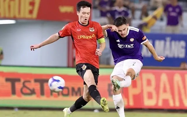 Siêu phẩm của Việt kiều giúp Hà Nội FC thắng ngược Ninh Bình