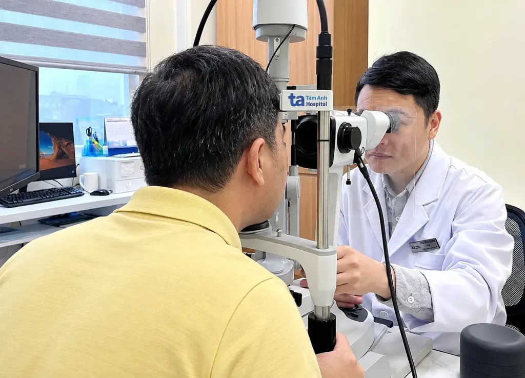 Hình minh họa: Ai nên khám mắt định kỳ?