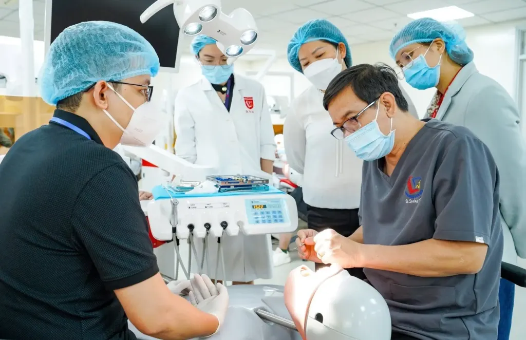 Hình minh họa: Bọc răng sứ không đúng cách nguy cơ mất răng thật