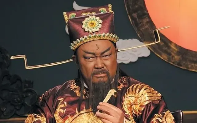 ‘Bao Thanh Thiên’ Kim Siêu Quần ở ẩn