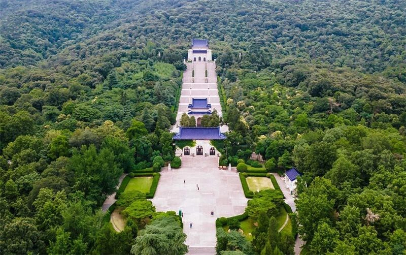 Hình minh họa: Thành phố Trung Quốc nổi tiếng với ‘đại lộ cây tình yêu’ 100 tuổi – Báo VnExpress Du lịch