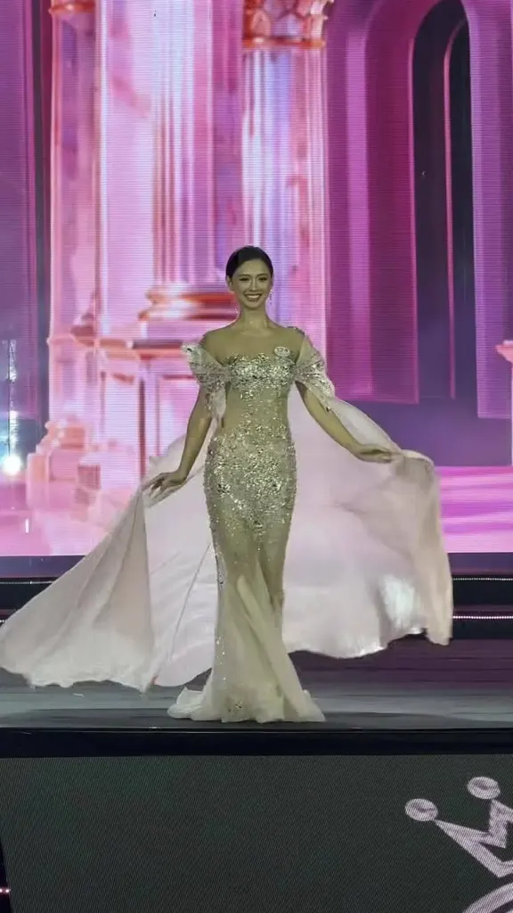 Lisa Gouband catwalk tại chung khảo Hoa hậu Việt Nam 2026