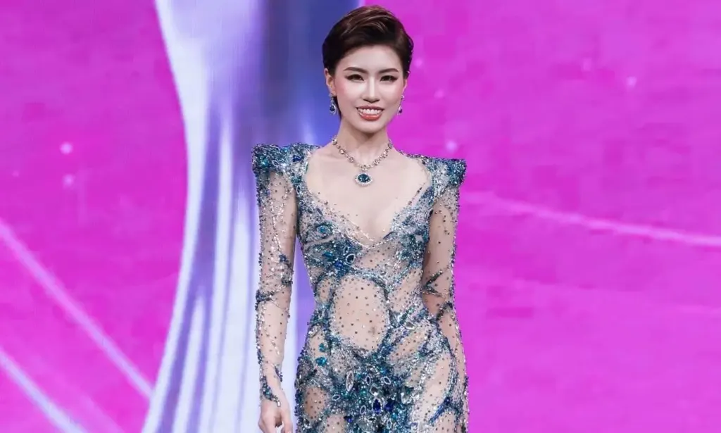 Màn diễn trang phục dạ hội của Pháo tại chung kết Miss Universe Vietnam