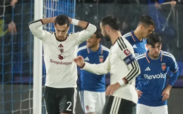 Man Utd thảm bại trước tân binh Champions League