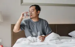 Uống nước ấm khi thức giấc có gây hại cho cơ thể không?