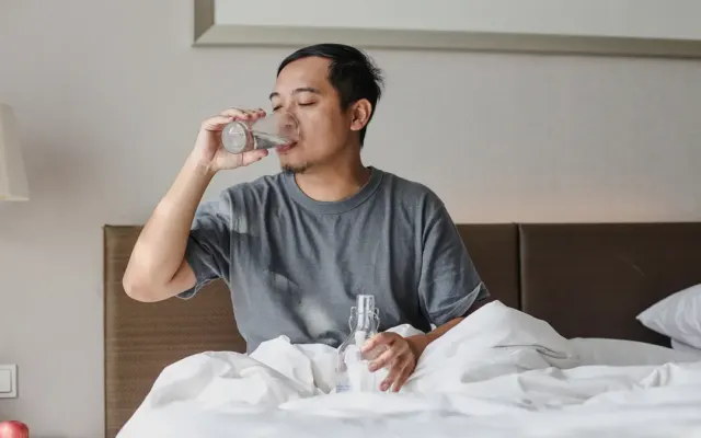 Uống nước ấm khi thức giấc có gây hại cho cơ thể không?