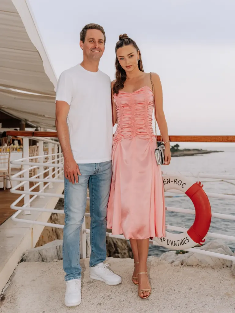 Hình minh họa: Gu mặc đời thường của Miranda Kerr