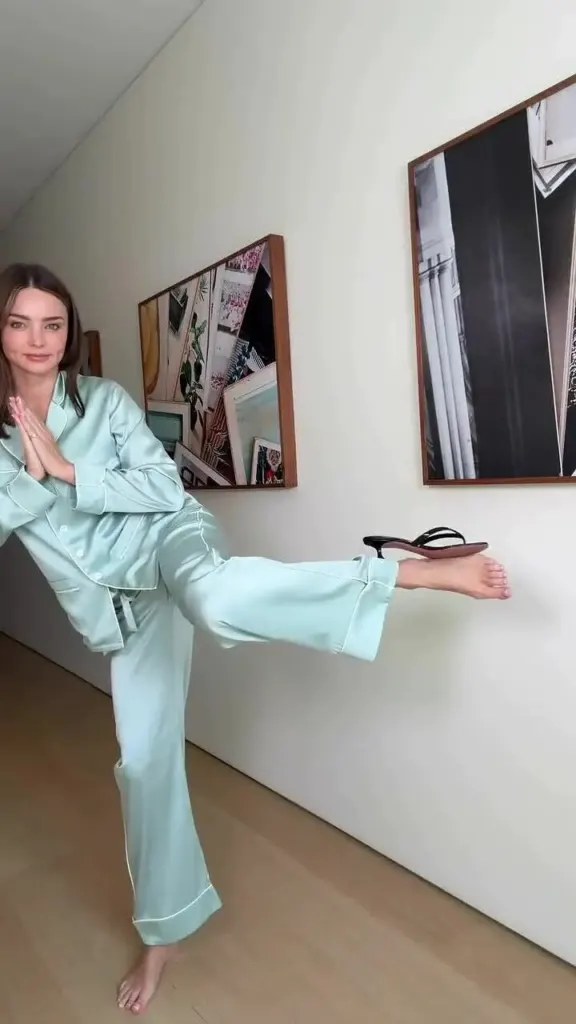 Miranda Kerr phối đồ tối giản