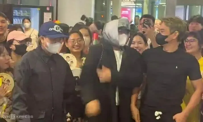 Một nhóm fan cosplay ba thành viên BigBang