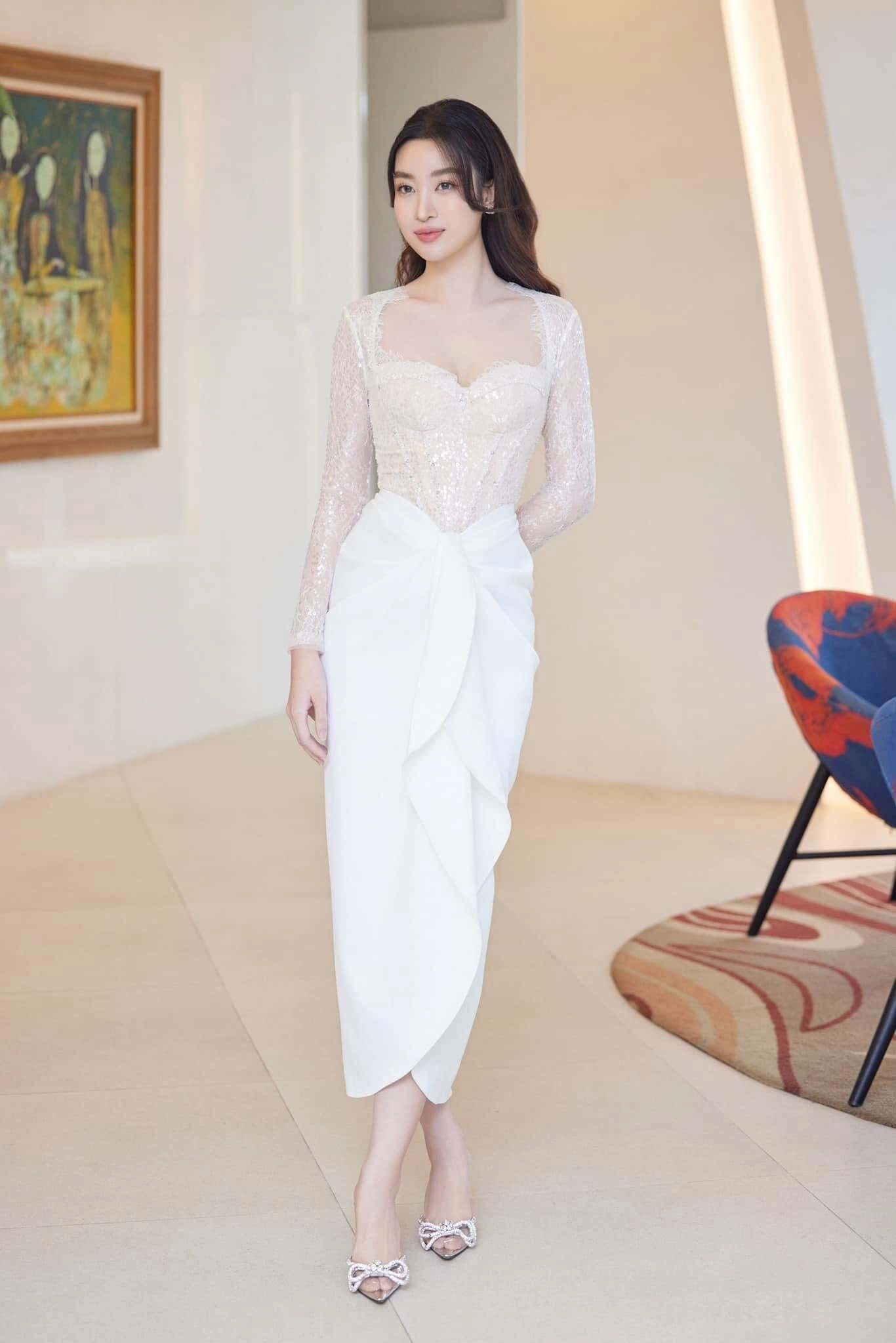 Hình minh họa: Phong cách đơn sắc của Đỗ Mỹ Linh