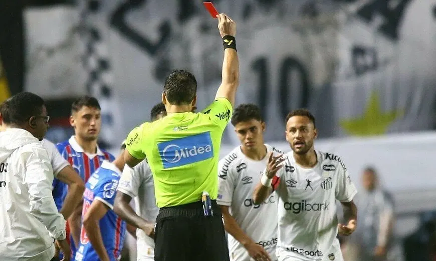 Hình minh họa: Neymar nhận thẻ đỏ, đẩy HLV, dọa đánh đối thủ