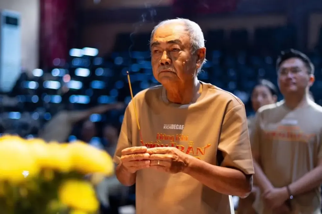 Hình minh họa: Nghệ sĩ Việt Anh: ‘Thu nhập tôi đủ sống’
