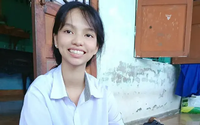 Nữ sinh 16 tuổi chống chọi ung thư đại tràng