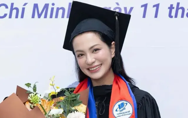 Ngọc Thúy tốt nghiệp cử nhân luật ở tuổi 46