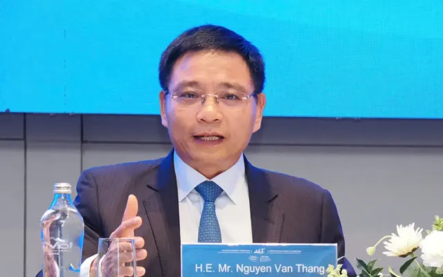Phó thủ tướng: Trung tâm tài chính phấn đấu có ngân hàng thành viên vào tháng 11