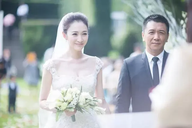 Hình minh họa: Lý Tiểu Nhiễm ly hôn